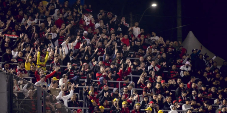 Torcedores do Flamengo precisam de biometria facial para assistir ao jogo contra o Bragantino. Veja como comprar ingressos.