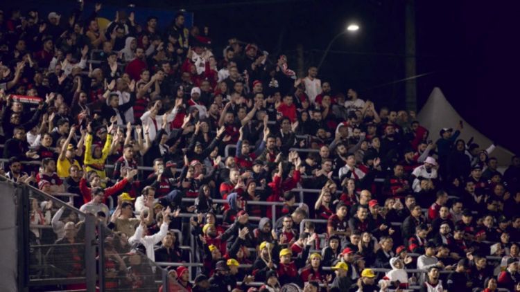 Torcedores do Flamengo precisam de biometria facial para assistir ao jogo contra o Bragantino. Veja como comprar ingressos.