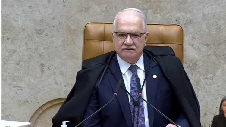 Fachin mantém sessão sobre relatório da PF para dia 15 e marca análise de questionamentos contra Mendonça para 23 de setembro.