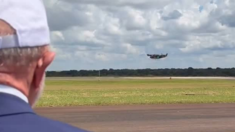 Gavião Peixoto, no interior de SP, recebe teste do carro voador da Embraer com presença de Lula.