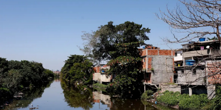 Observatório do Calor aponta temperaturas extremas em favelas do Rio e será ampliado. Entenda impactos, causas e soluções para reduzir o calor nas comunidades.