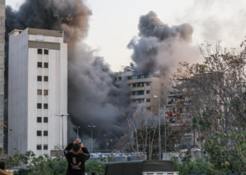 Fragmentos de míssil deixam feridos em Israel e Cisjordânia e aumentam clima de tensão.
