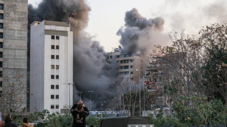 Fragmentos de míssil deixam feridos em Israel e Cisjordânia e aumentam clima de tensão.