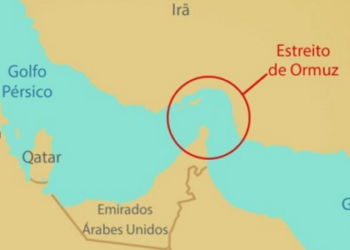 Após anúncio iraniano de fechamento do Estreito de Ormuz, EUA afirmam que navegação não foi interrompida. Rota é essencial para o abastecimento mundial de petróleo.