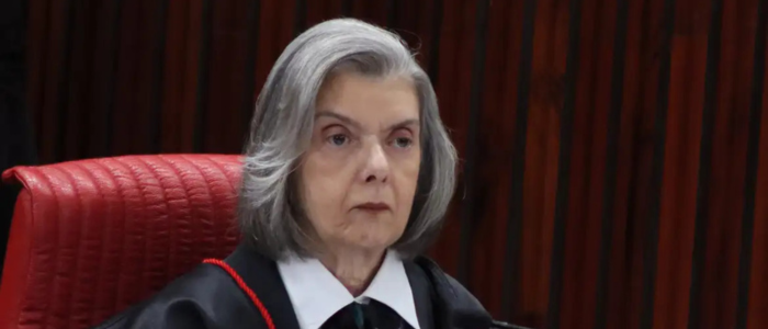 Durante sessão do TSE, Cármen Lúcia ressaltou a necessidade de ampliar a presença feminina em cargos de poder e denunciou violência contra mulheres como violação de direitos fundamentais.