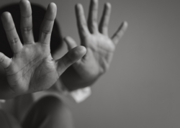 Levantamento do Conselho Nacional de Justiça mostra alta nos casos de feminicídio em janeiro e crescimento das ações judiciais por violência doméstica no Brasil.