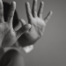 Levantamento do Conselho Nacional de Justiça mostra alta nos casos de feminicídio em janeiro e crescimento das ações judiciais por violência doméstica no Brasil.