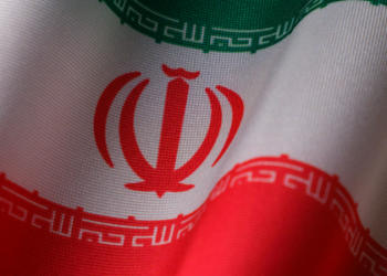 Assembleia do Irã define sucessor de Khamenei enquanto tensões com Israel e EUA aumentam.