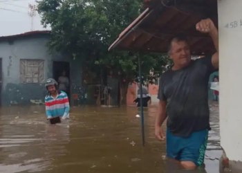 Barragem das Lajes, em Porteirinha (MG), apresenta risco de rompimento após chuva intensa. Defesa Civil orienta evacuação preventiva e INMET mantém alerta máximo na região.