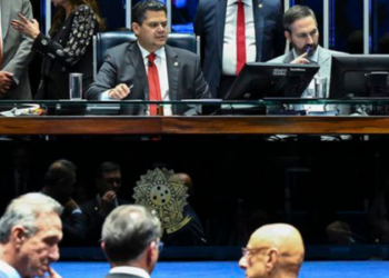 Mudanças aprovadas no Senado aumentam penas para furto e roubo e criam novas tipificações no Código Penal. Texto retorna à Câmara.