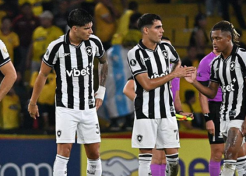 O Botafogo empatou com o Barcelona de Guayaquil pela fase preliminar da Libertadores e decidirá a vaga na fase de grupos no jogo da volta, no Rio de Janeiro.