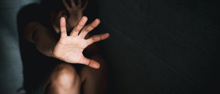 Caso de violência sexual em Copacabana e pesquisa nacional mostram crescimento da insegurança entre mulheres no Brasil e reforçam debate sobre violência de gênero.