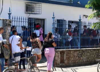 Candidatos de Macaé devem entregar documentos para cursos gratuitos de qualificação profissional neste sábado (14); 993 vagas estão disponíveis em diversas áreas.