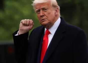 Estados dos EUA processam Trump por novas tarifas de importação.