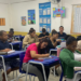 EJA em Campos oferece vagas em 23 unidades escolares e busca reduzir evasão escolar com novas estratégias educacionais.