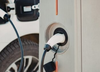 Nova tecnologia da BYD promete recarga ultrarrápida e melhor desempenho no frio.