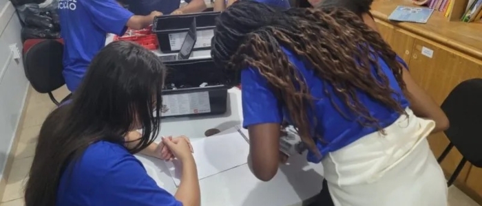 Projeto itinerante leva robótica educacional às escolas municipais de Cabo Frio.
