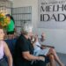 Macaé abre inscrições para aulas de alongamento no Programa Cidade da Melhor Idade. Veja como participar.