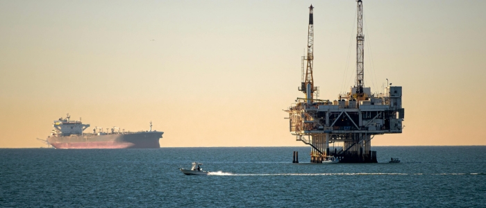 EUA pedem à Índia que compre petróleo russo para reduzir pressão no mercado global.