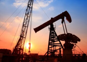 Índia reconsidera compra de petróleo russo após tensões no Oriente Médio.