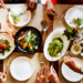 Indústria de alimentos cresce no Brasil com apoio do consumo das famílias. Setor movimenta R$ 1,4 trilhão, gera empregos e mantém preços controlados.
