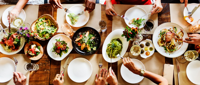 Indústria de alimentos cresce no Brasil com apoio do consumo das famílias. Setor movimenta R$ 1,4 trilhão, gera empregos e mantém preços controlados.