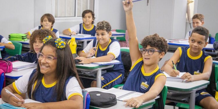 Estudantes da rede municipal de Rio das Ostras farão avaliações para monitorar aprendizagem em 2026.