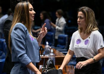 Senado aprova criminalização da misoginia e texto segue para a Câmara.