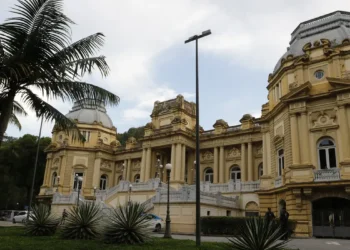 Saída de Claudio Castro abre caminho para eleição indireta no governo do RJ