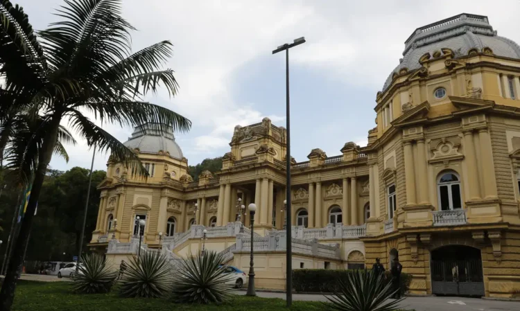 Saída de Claudio Castro abre caminho para eleição indireta no governo do RJ