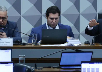 Integrantes da CPI Mista do INSS acionam o STF para pedir prorrogação de 120 dias nas investigações sobre fraudes no instituto. Mandato atual termina em 28 de março.