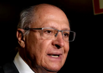 Vice-presidente Geraldo Alckmin afirma que governo federal prioriza abastecimento e busca reduzir em até R$ 0,64 o preço do diesel nas bombas, diante da alta internacional do petróleo.