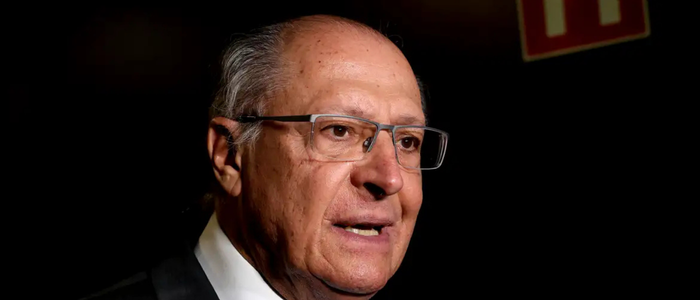Vice-presidente Geraldo Alckmin afirma que governo federal prioriza abastecimento e busca reduzir em até R$ 0,64 o preço do diesel nas bombas, diante da alta internacional do petróleo.