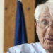 Jürgen Habermas, filósofo e sociólogo alemão, faleceu aos 96 anos em Starnberg. Sua obra influenciou filosofia, sociologia e ciência política, destacando-se pelo estudo da democracia e da esfera pública.