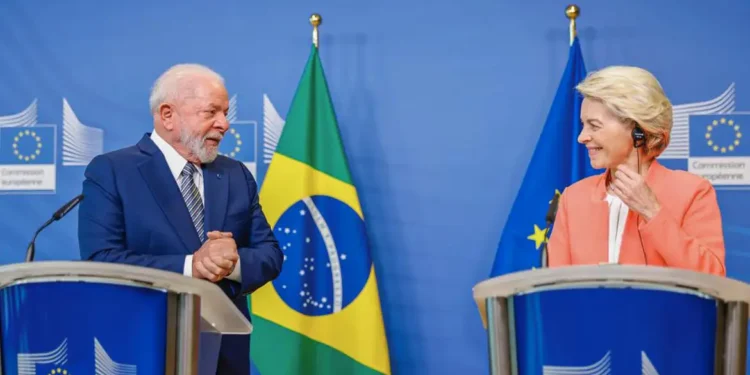 Senado aprova acordo UE-Mercosul após 25 anos de negociações.