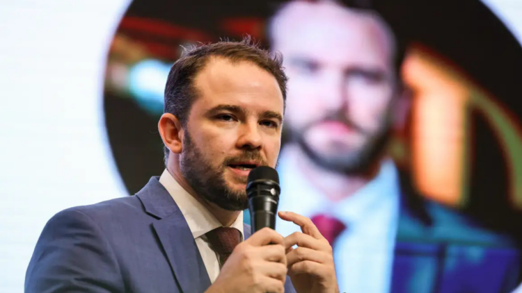 Novo ministro da Fazenda enfrenta pressão fiscal e herda metas apertadas