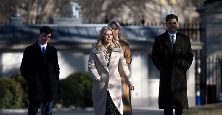 Incidente em Washington reacende debate sobre segurança presidencial e comunicação política.