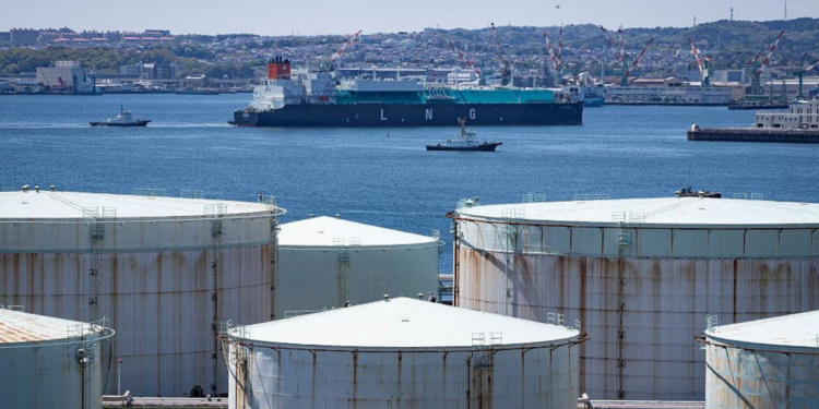 Carregamento americano de petróleo chega ao Japão após 35 dias de viagem.