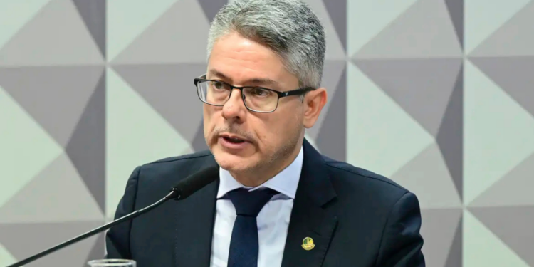 Senador propõe intervenção federal no RJ após relatório da CPI do Crime Organizado