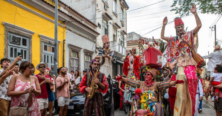 Grupo de teatro de rua comemora 45 anos com programação cultural gratuita na Gamboa