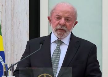 Em Lisboa, Lula defende reforma da ONU e faz crítica irônica a Trump