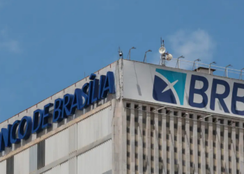 Deputados cobram explicações do BRB e aprovam convocação de dirigentes após falta em sessão