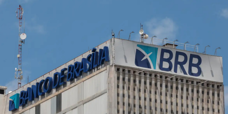 Deputados cobram explicações do BRB e aprovam convocação de dirigentes após falta em sessão
