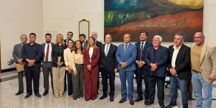 Reunião da Ompetro reúne municípios e Estado para discutir impactos de possível redistribuição dos royalties.