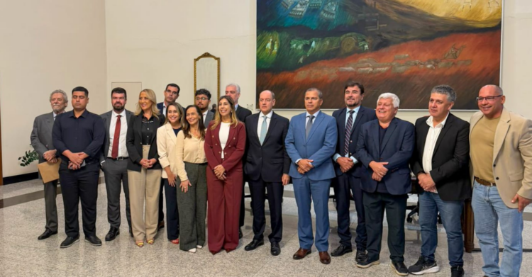 Reunião da Ompetro reúne municípios e Estado para discutir impactos de possível redistribuição dos royalties.
