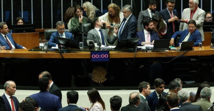 Câmara aprova PEC que cria piso para assistência social e amplia recursos do Suas.