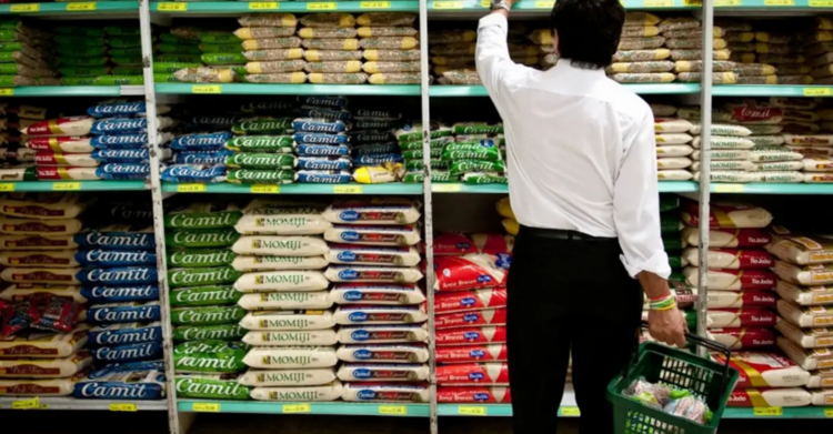 Cesta básica consome até 48% da renda e exige quase 100 horas de trabalho.