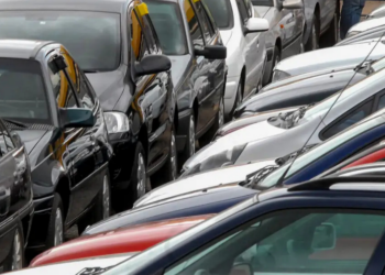 Indústria automotiva registra forte alta em março e alcança nível pré-pandemia