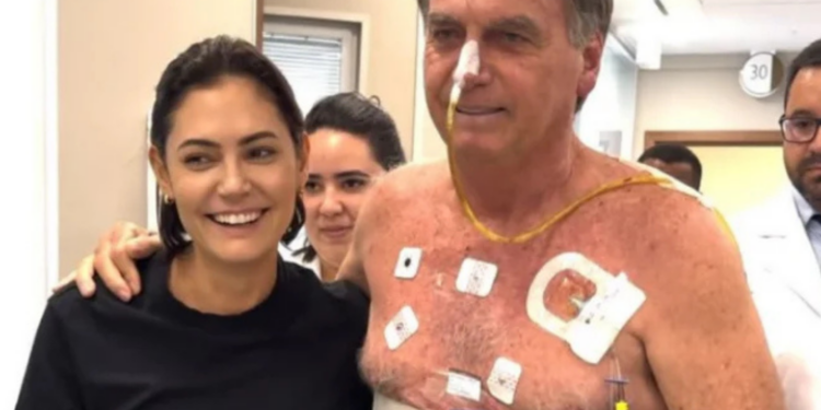 Ex-presidente apresenta melhora clínica e já realiza sessões de fisioterapia, segundo Michelle.