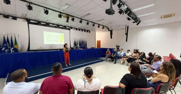 Curso na Câmara de Macaé orienta servidores sobre comunicação pública, escuta ativa e relação com a população.